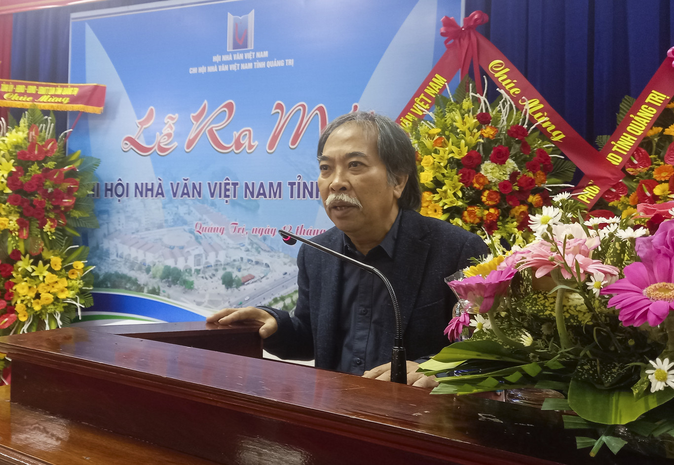 Chủ tịch Hội Nh&agrave; văn Việt Nam Nguyễn Quang Thiều cho biết sắp tới Hội sẽ mở c&aacute;nh cửa đặc biệt đối với những người s&aacute;ng t&aacute;c ở Quảng Trị